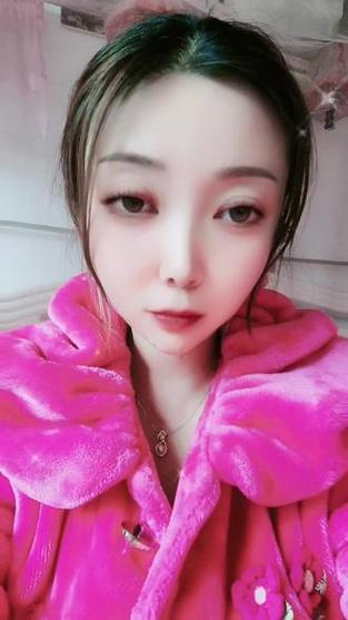 上次清明节放假打的针,过后手都紫成这样了,都这么久还没好,您说我该